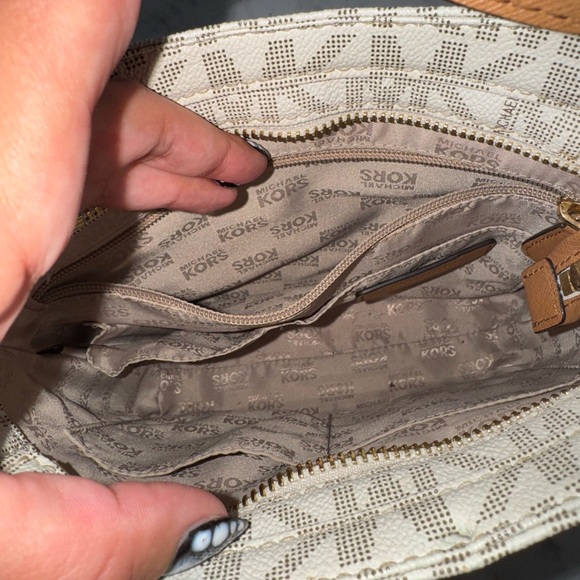 MICHAEL KORS HAMILTON CROSSBODY - Picture 6 of 6